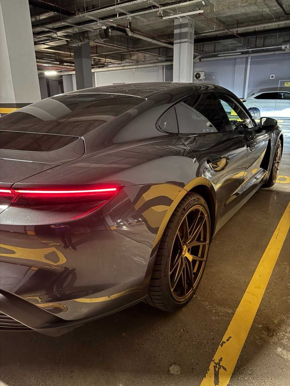 Porsche Taycan сотилади идеал холатда