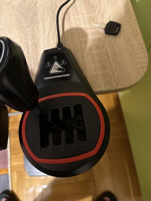 Schimbator folosit 2saptamani ,thrust master