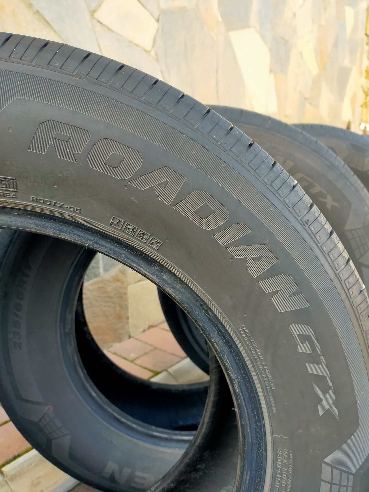 Продам шины Nexen 235/65/r17