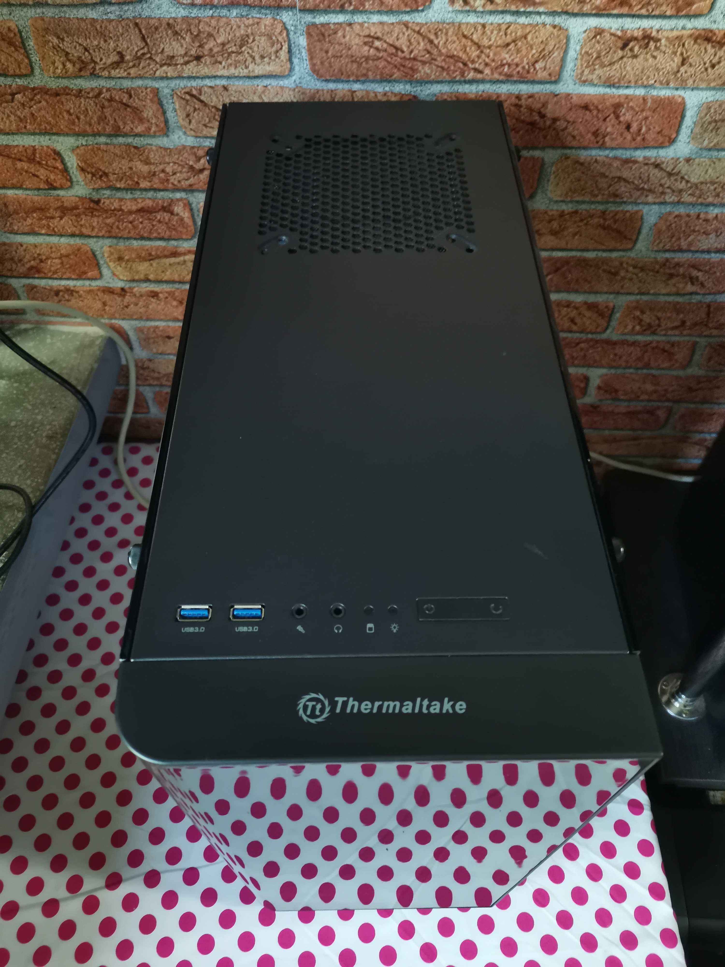 Carcasa Thermaltake View 21 Tempered Glass Edition.