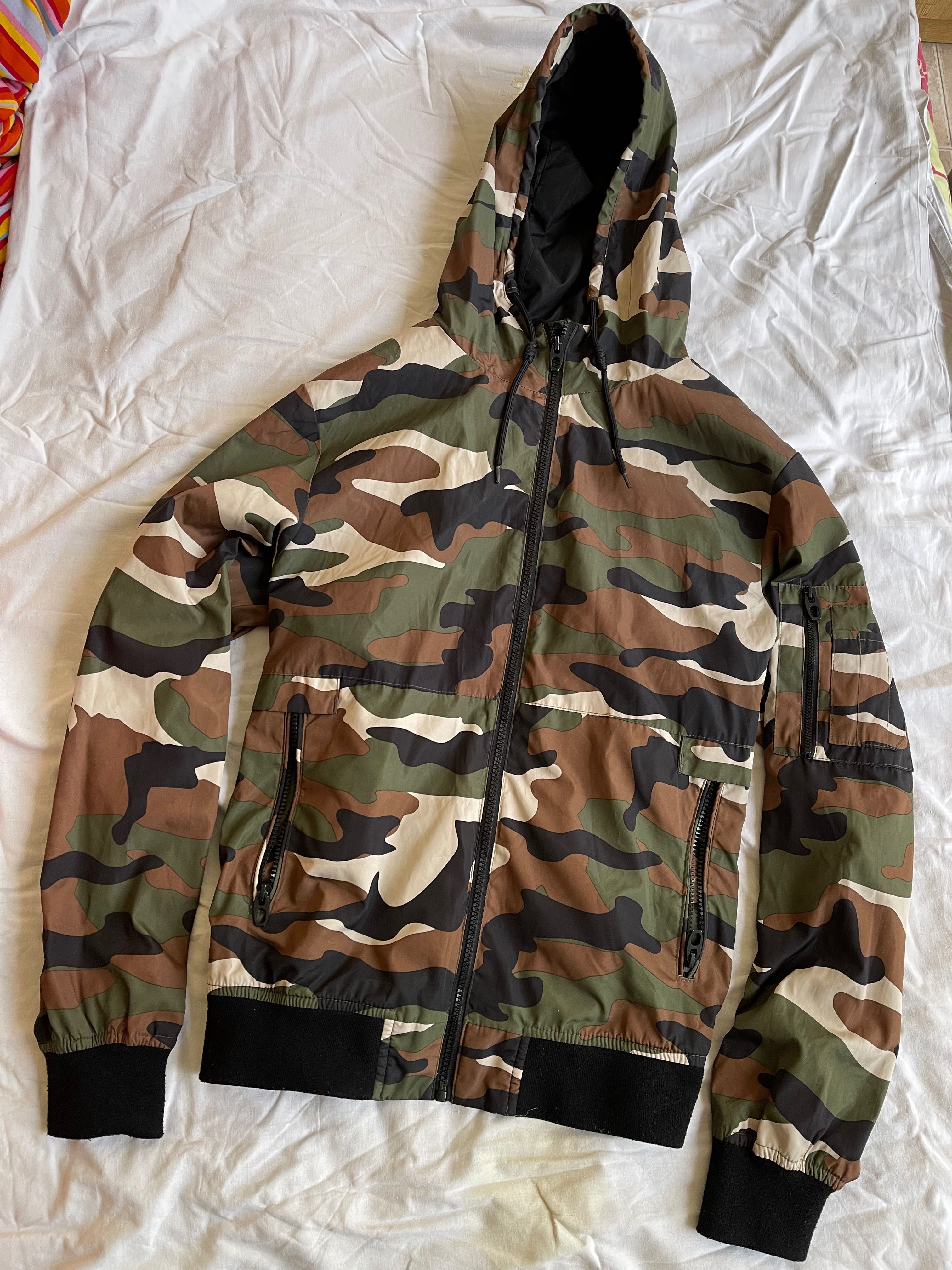 Bershka яке камуфлажно