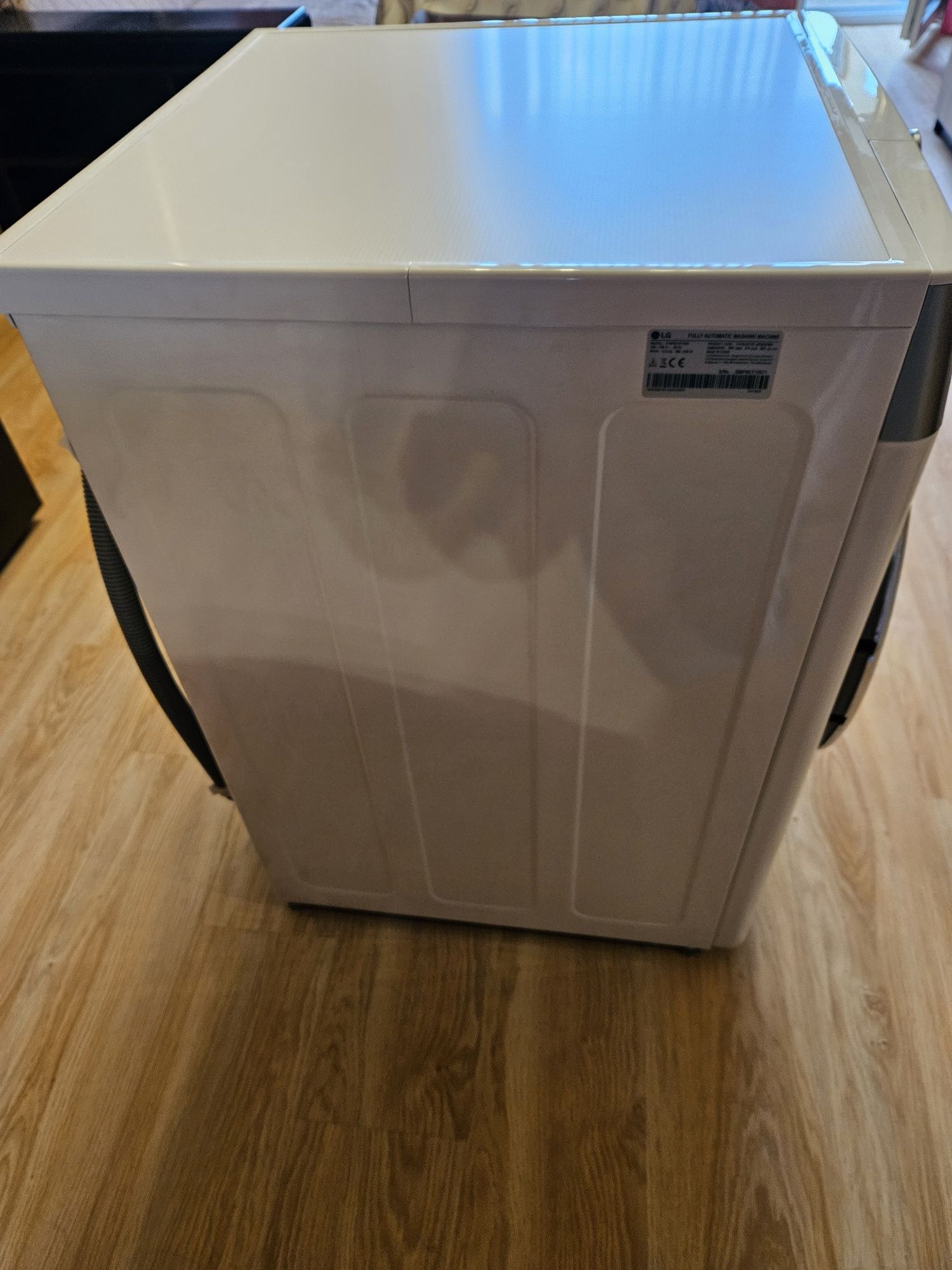 ПЕРАЛНЯ LG 13 kg Чисто Нова !!!