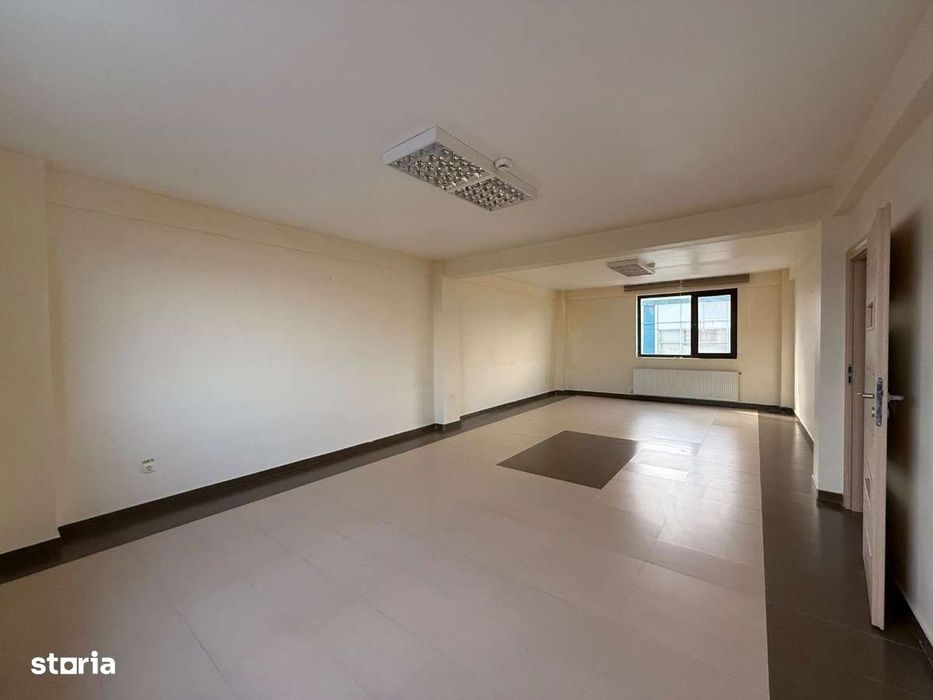 Spatiu birouri de inchiriat cu sala de conferinte sau un birou mare