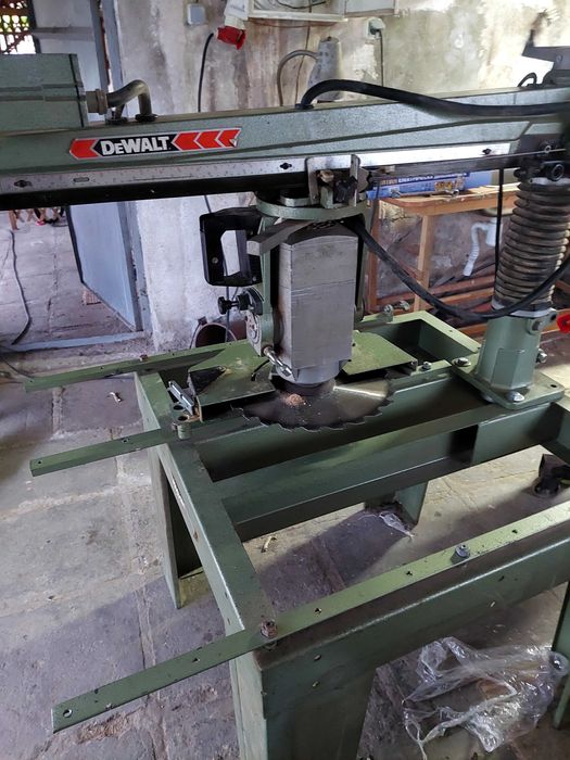 радиална пендула Dewalt 1600
