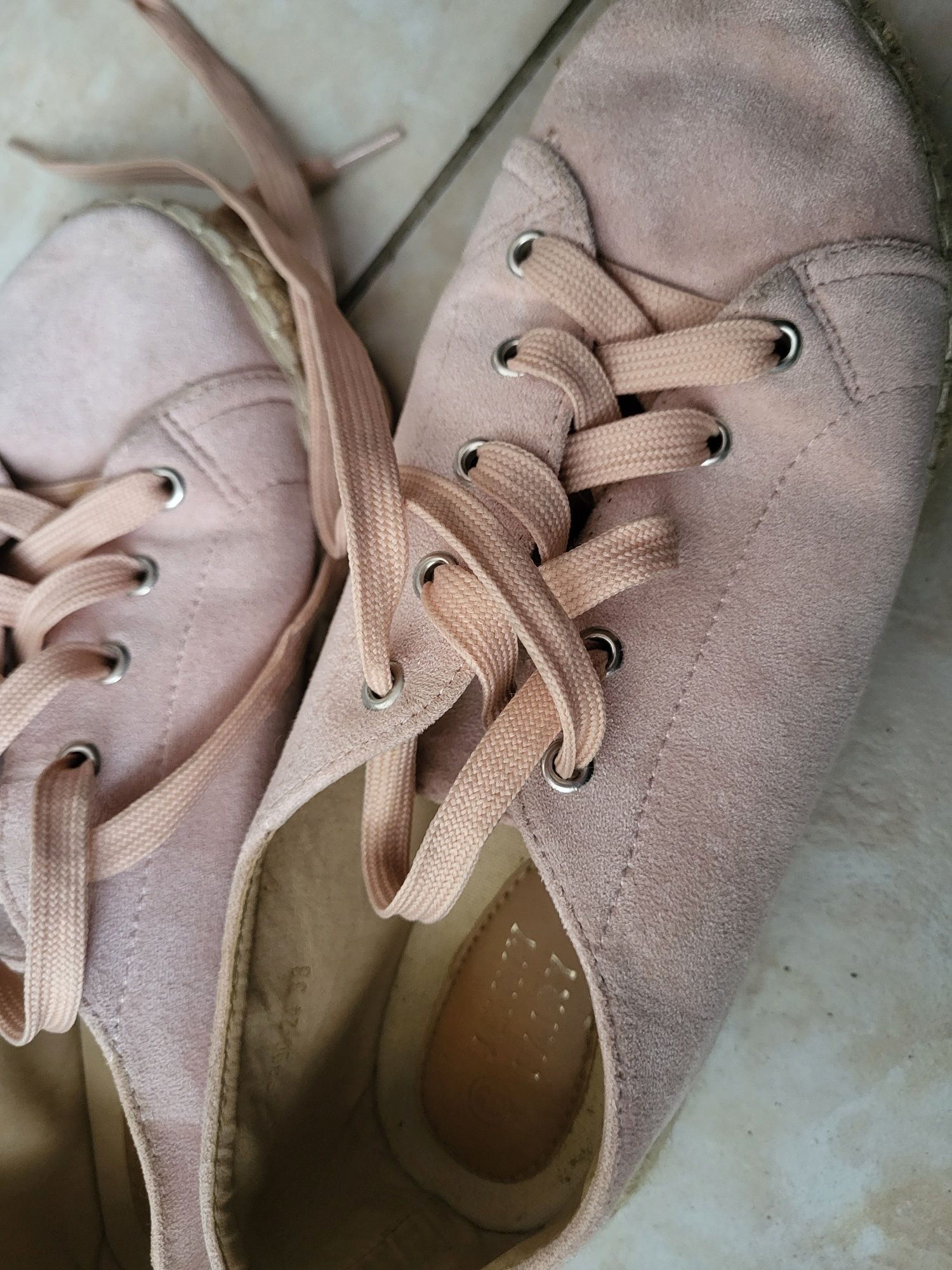 Papuci roz talpă de plută