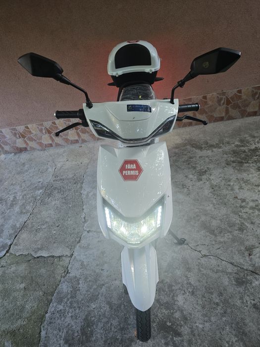 Vand scuter electric