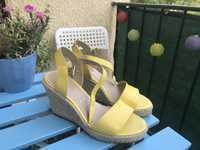 Естествена кожа сандали на платформа жълти като нови 37 номер