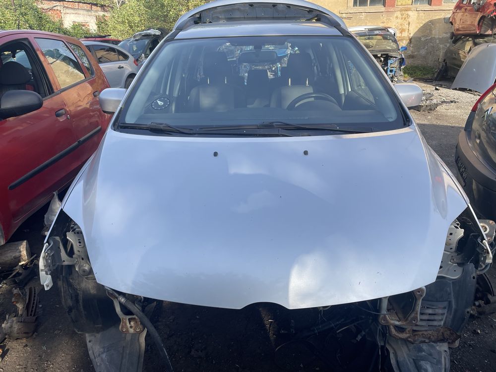 Преден капак сив за мазда 5 mazda 5