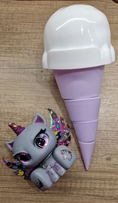 Сладолед с изненадваща фигура на еднорог Unicones 10 лв