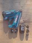 Pistol cuie makita  GN 900 ( ca nou )