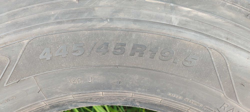 Продавам гума за тежкотоварно ремарке 445 45 19.5