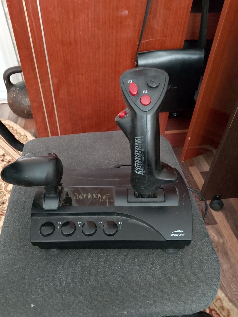 Продам игровой штурвал для игр на самолёте и т.д