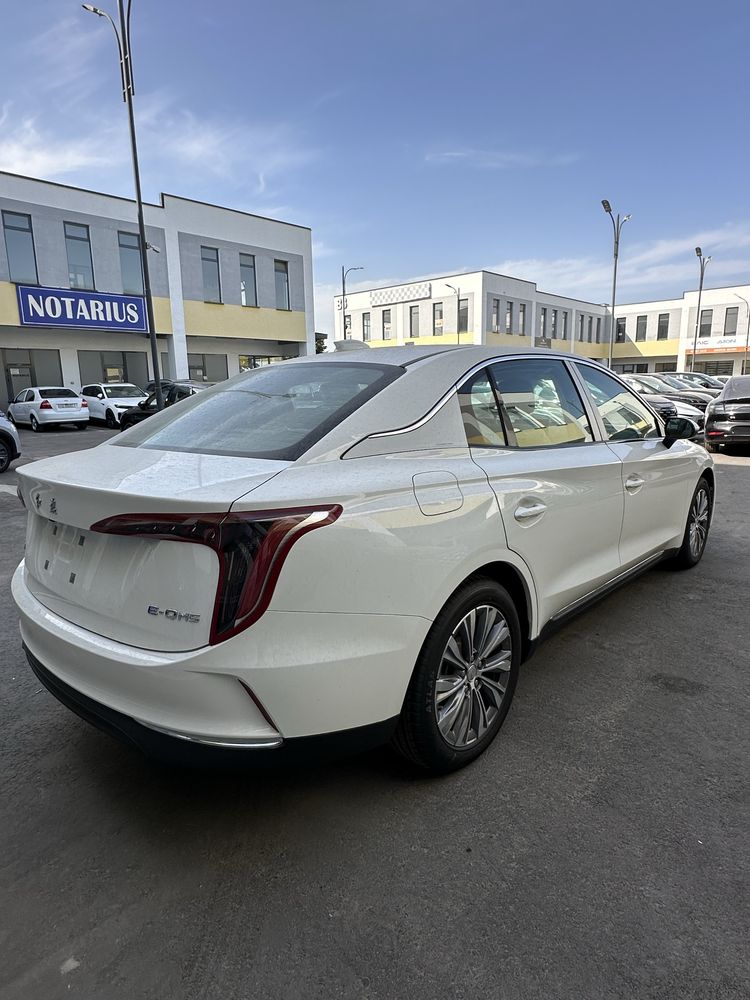 Hongqi EQM5 2024 va 2025 yili