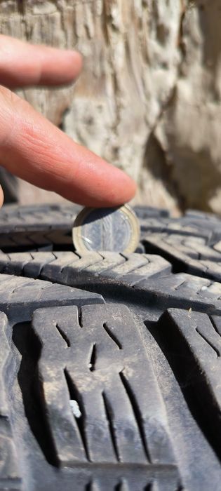 Продавам 4 стоманени джанти със зимни гуми 16 цола 5х108 .