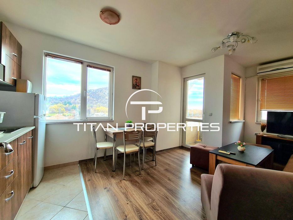 Тристаен апартамент в кв. Кючук Париж