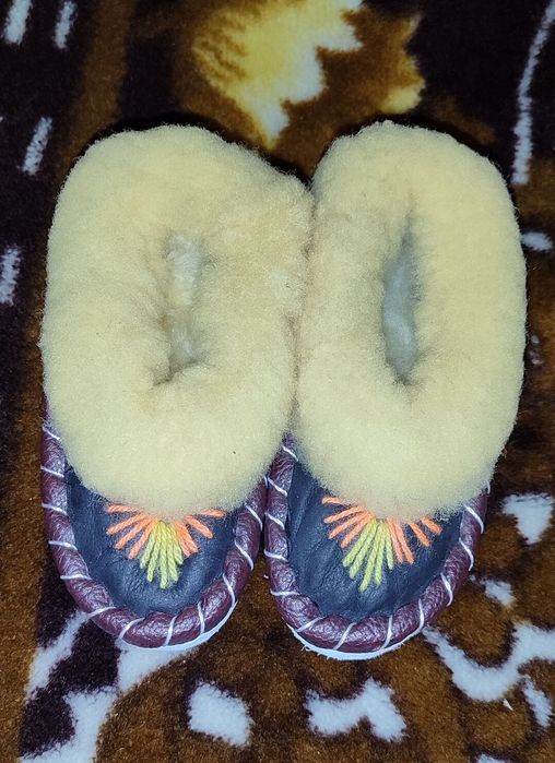 Продам тапочки детские, новые. Отличного качества.