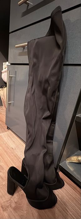 Cizme pe picior , decupate la calcai