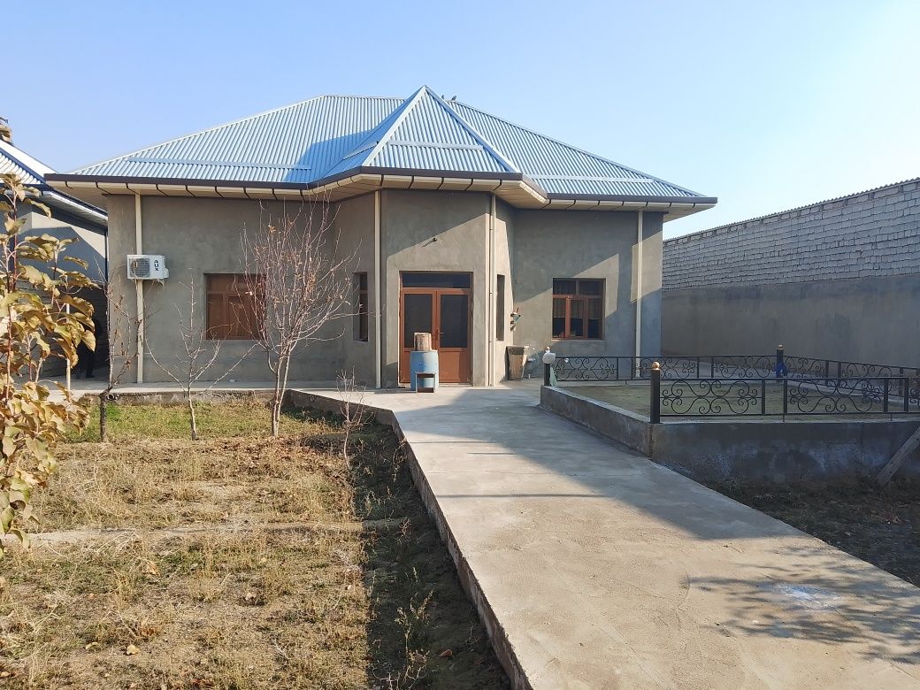 Xovli sorochna sotiladi Yangi Chaman manzil
