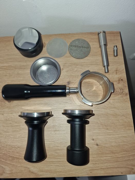 Espressor Delonghi Dedica Style si accesorii de cafea