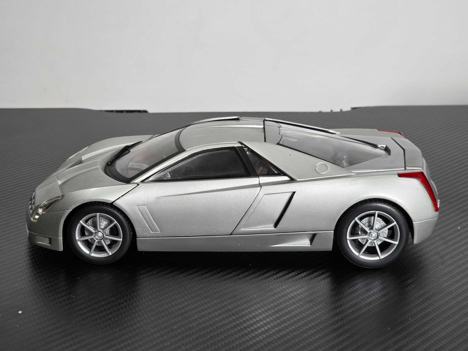 Macheta Auto 1/18 Hotwheels Cadillac Cien