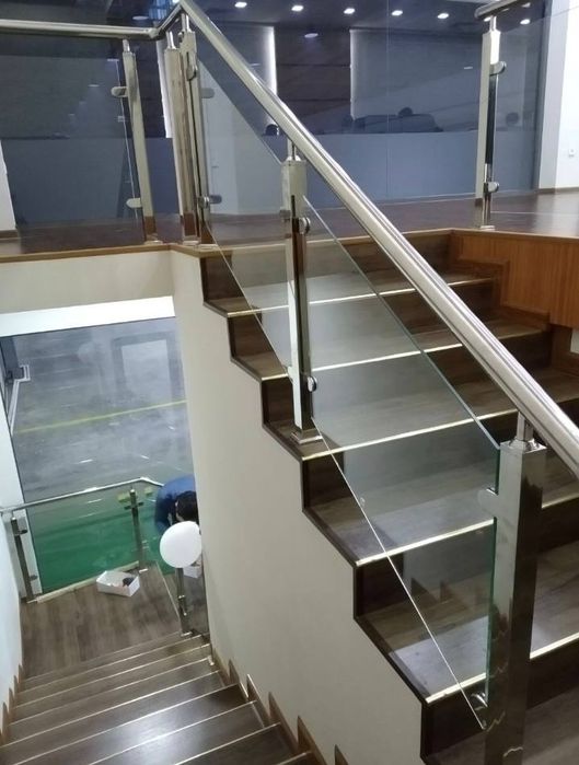 Перила из нержавейка ограждение лестница поршень. Zinalar uchun to'siq