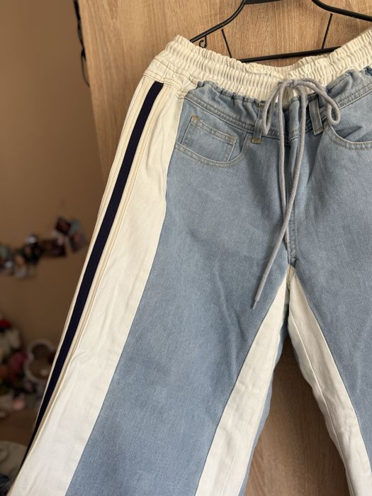 Ефектни дънки с бял плат