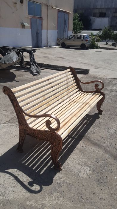 Скамейки.  Урно.