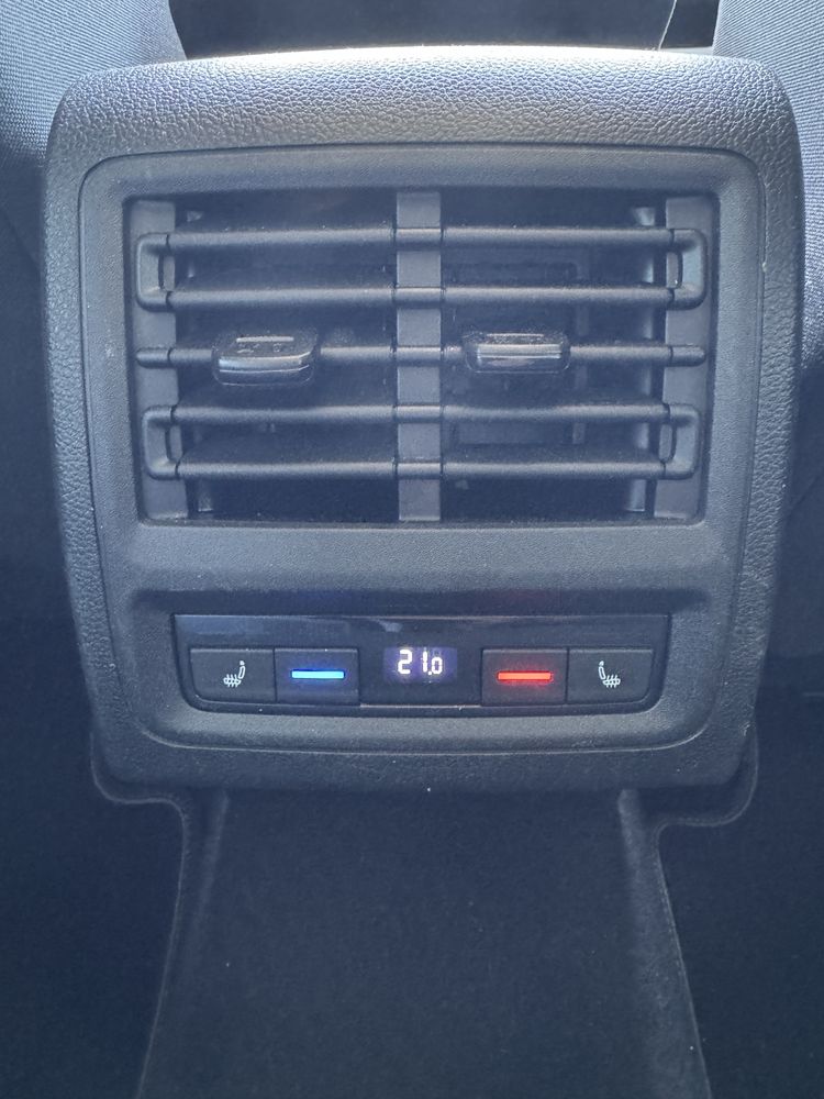 VW Golf e-TSI 1st edition