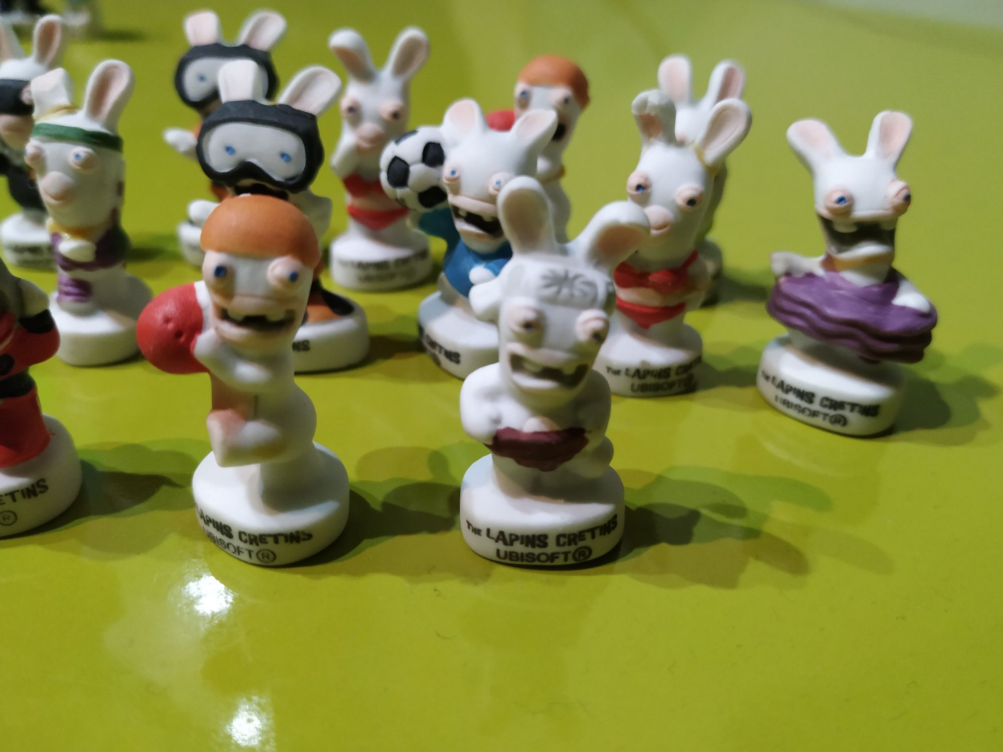 Colectie de minifigurine Ubisoft Rayman Raving Rabbids, din portelan!