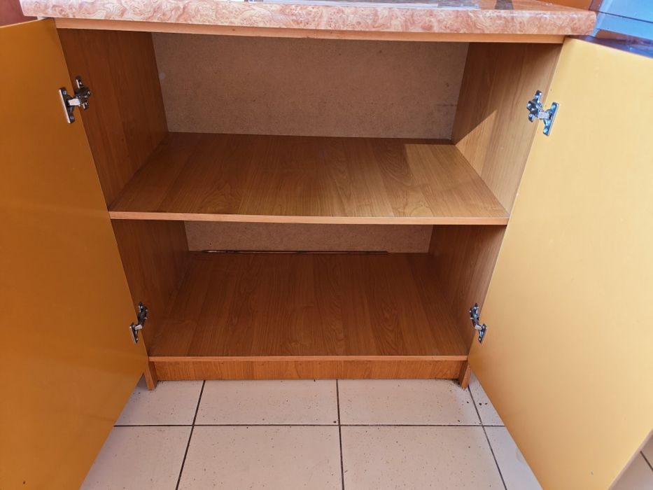 Продавам  шкаф втора употреба