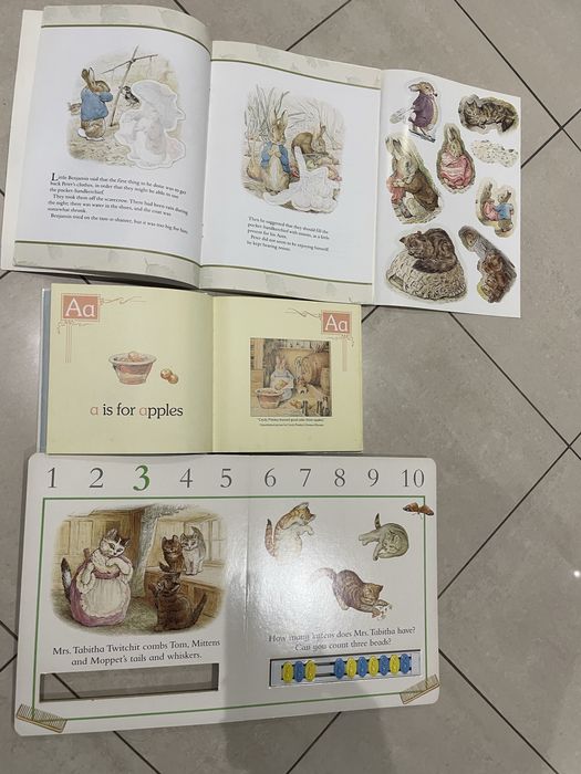 Английски книжки-Зайчето Питър,Снежанка,Червената шапчица,трактор