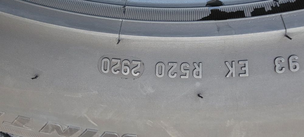 Una bucata  iarna 225 45 18, 235 55 17 pirelli,235 60 18 continental