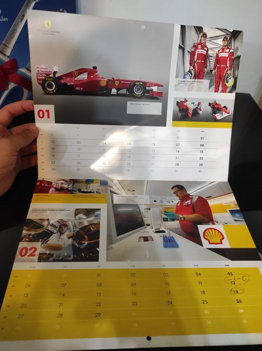 Календар на Шел с коли Ферари от 2012