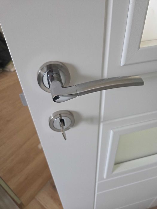 Чисто нова интериорна врата Сан Исидро