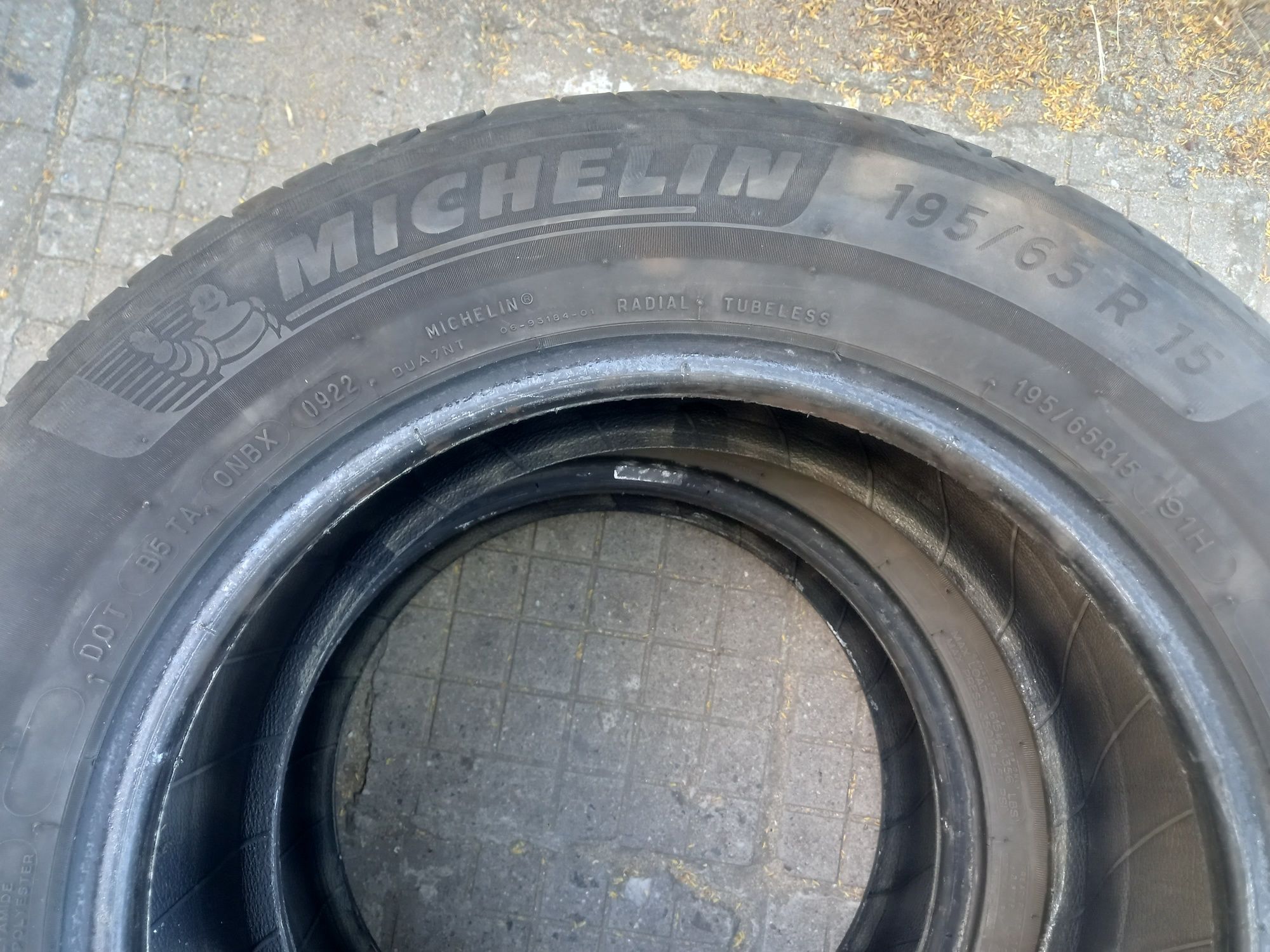 2 броя гуми michelin 0922