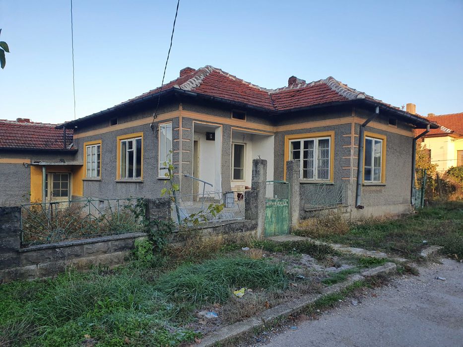 Продавам къща в Исперих