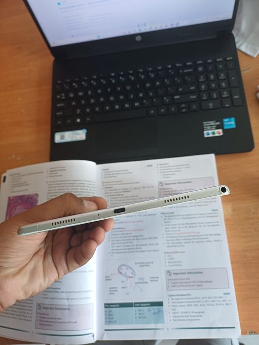Samsung Tab A7 with original Box and Adaptater