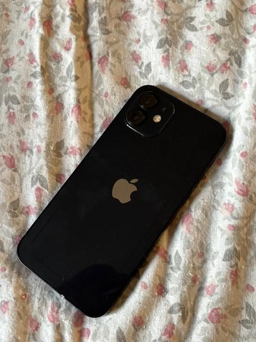 Айфон 12 в хорошом состояний