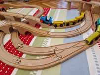 Tren cu sine din lemn Ikea