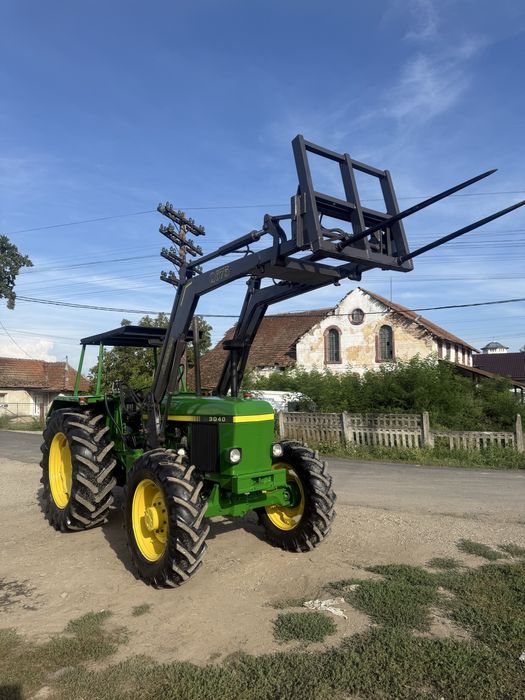 Vand sau schimb tractor John Deere 3040 cu incarcator frontal