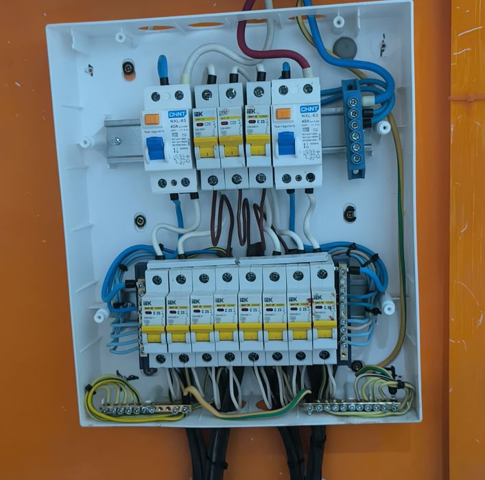 Услуга электрикка.качесивенно,безопасно