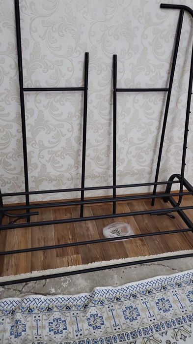 Вешалка для одежды чёрного цвета, было у невести в приданном5 000