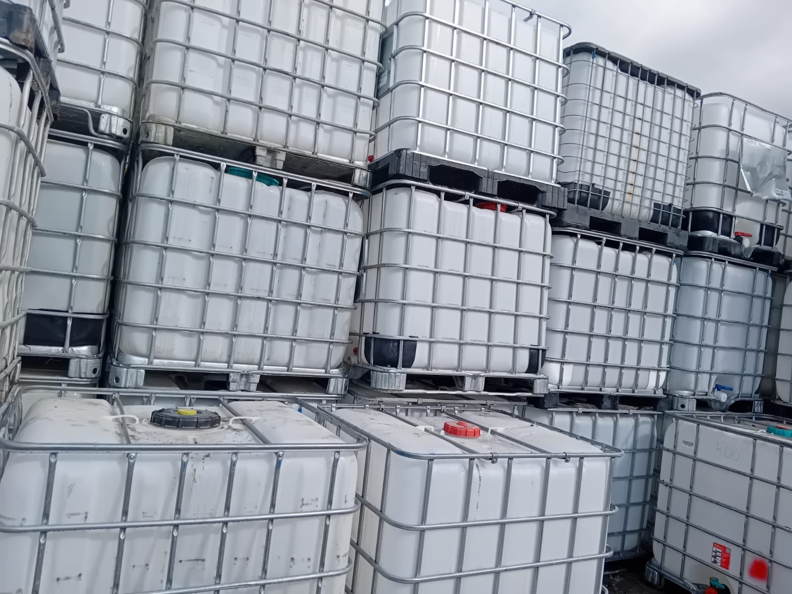 Bazin 1000l IBC  ,se ofera transport.