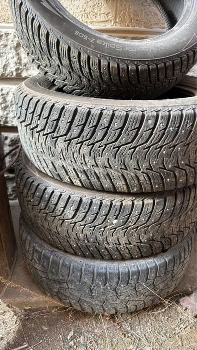 резина шипованная ездили один сезон шипы на месте