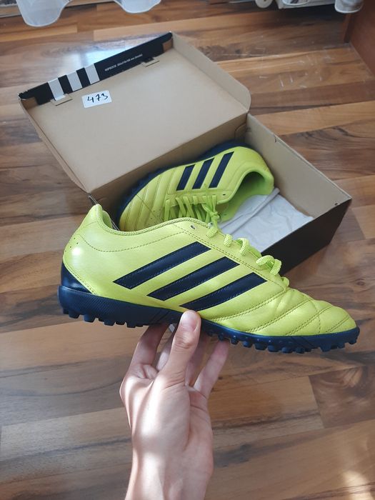 Оригинални бутонки Adidas