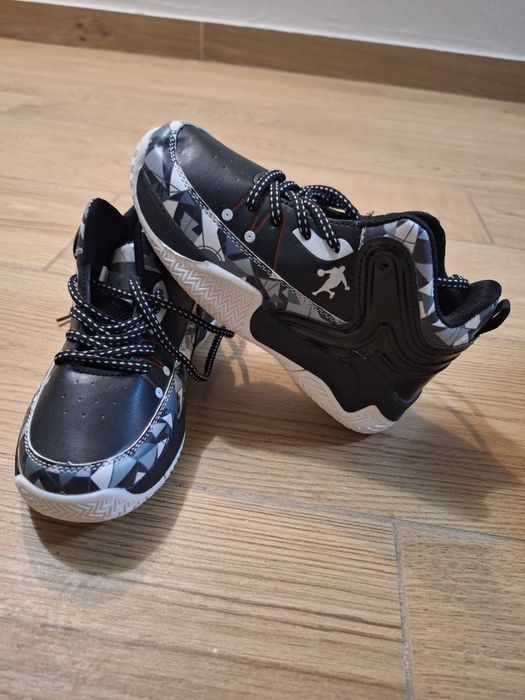 Ghete noi , tip baschet , mărimea 34