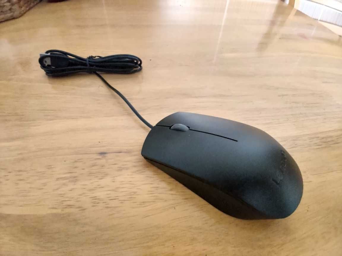 Kit tastatura și mouse cu fir Lenovo Essential, format UK english