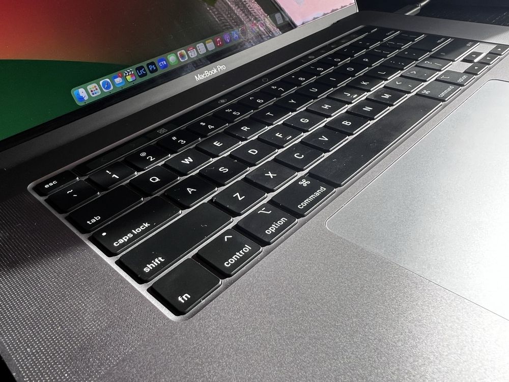 Macbook Pro 16 2019 i7 16gb RAM 512gb SSD - 12 cicluri