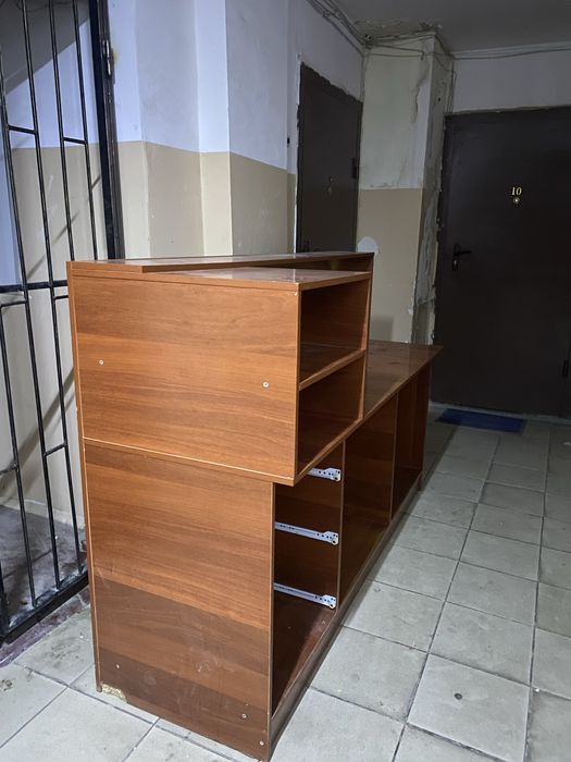 Письменный стол в хорошем состоянии, самовызов(приходите забираете)