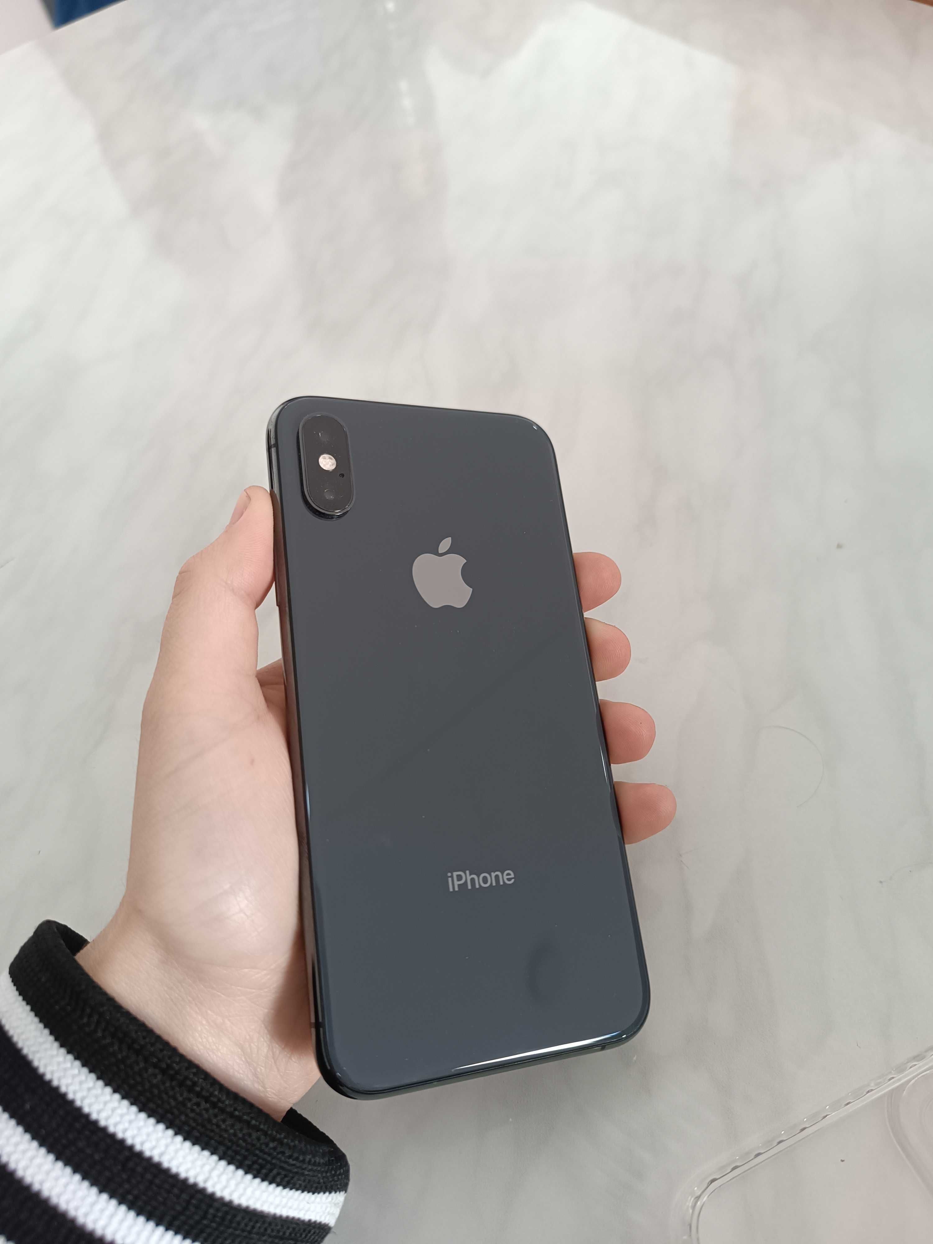 iPhone xs с гарантий